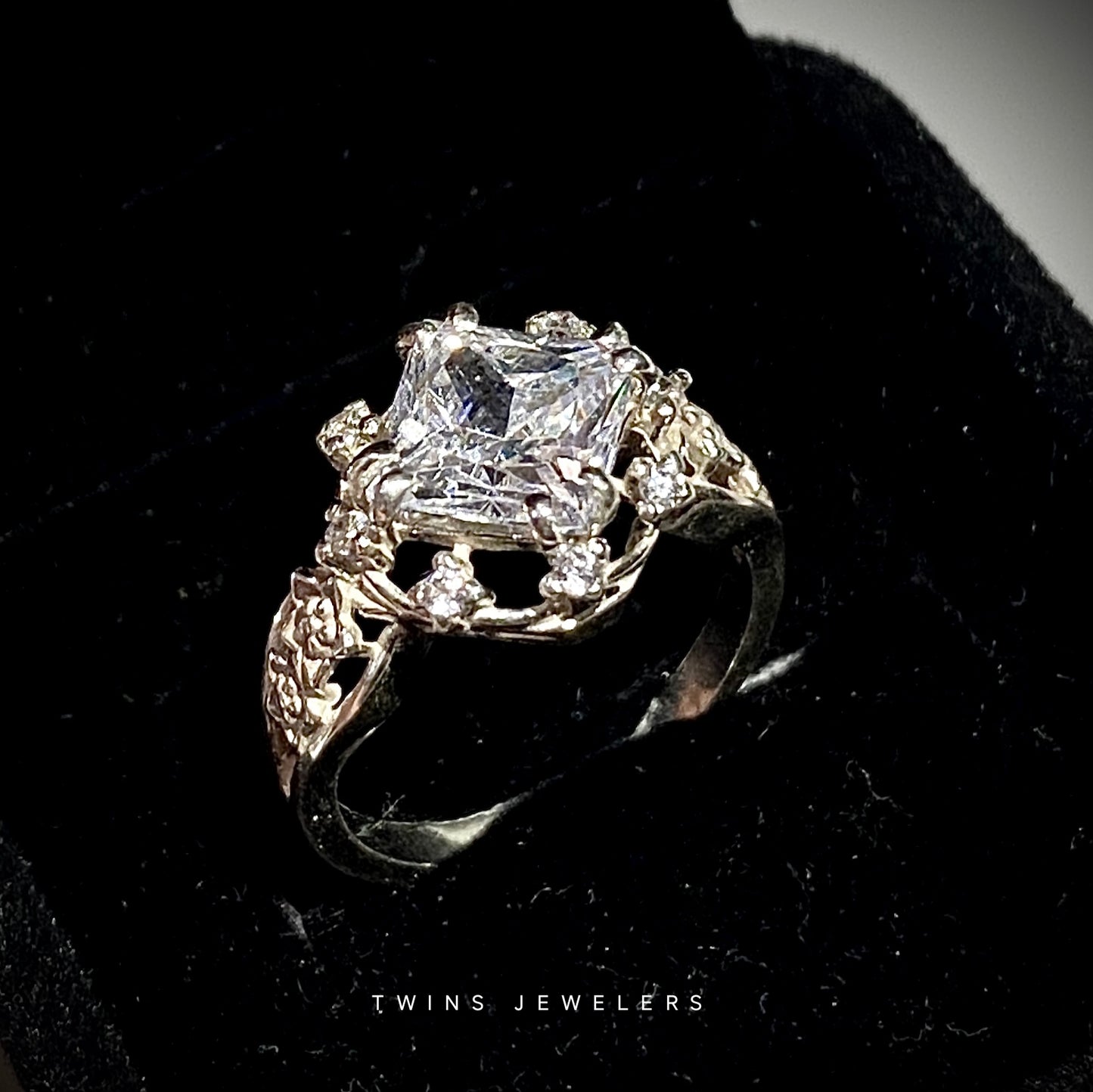 Elegance Silver Ring